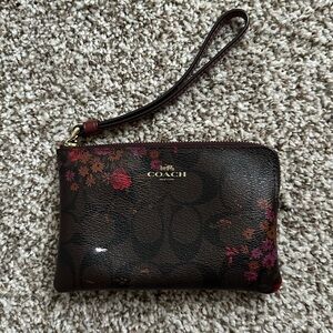 😍 Coach wristlet